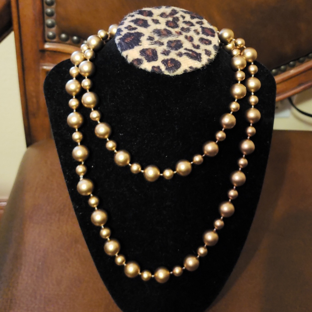 Vintage Avon Plastic Bead Necklace 9$